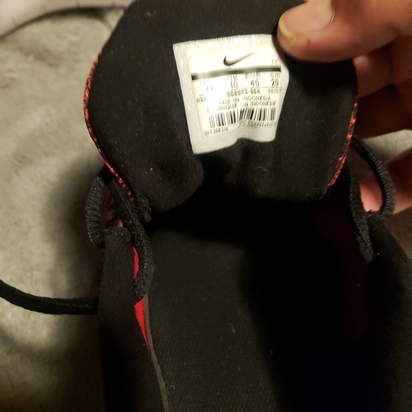 Men's Nikes - Picture 4 of 4